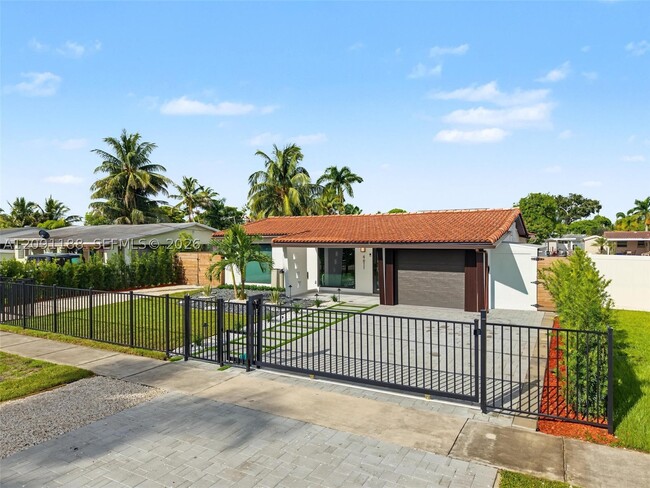 Building Photo - 4611 SW 34th Dr