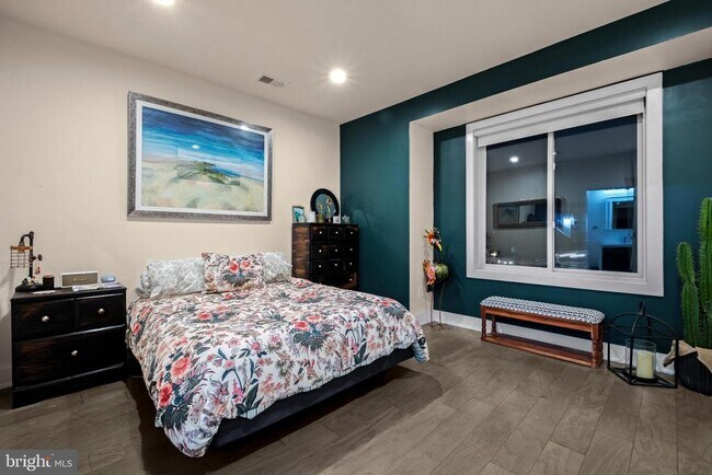 Building Photo - 1121 Earl St