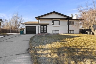 Building Photo - Spacious Split-Level Home with Beautiful Kitchen, Large Deck, and Fully Fenced Yard