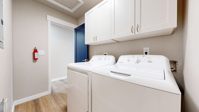 Building Photo - 2 Bed / 2 Bath Newly Renovated Apartment | Walkable Amenities in SW Loveland