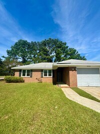Building Photo - Charming three bedroom, two bathroom home in North Charleston!