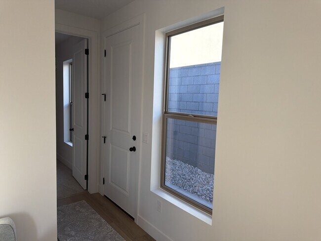 Building Photo - 625 S Savio Dr