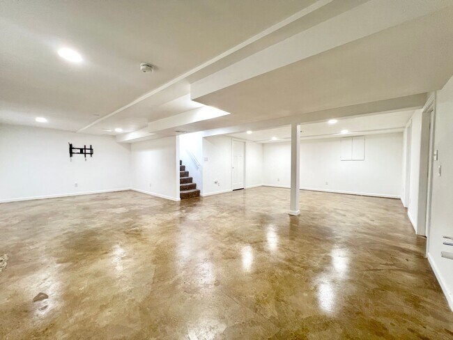 Building Photo - 1515 Mautenne Dr