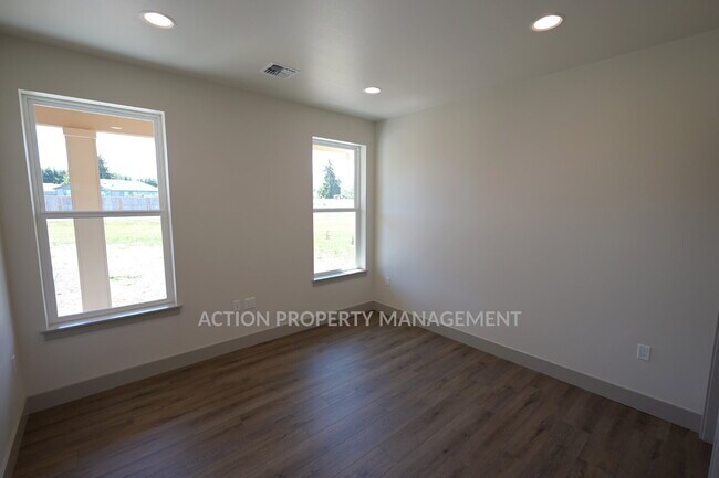 Building Photo - Beautiful no-step entry 3 bed 2 bath home in Sequim