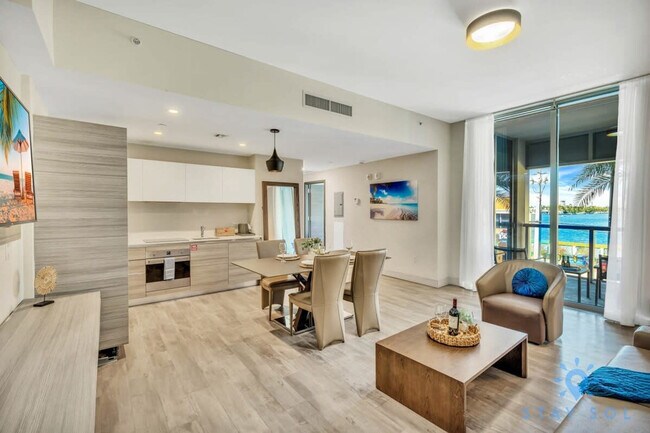 Building Photo - 777 N Ocean Dr