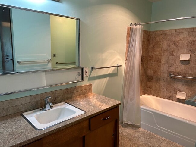 Building Photo - Spacious 2 Bed, 1 Bath Apartment at Lynnwood - 62+ Living!!