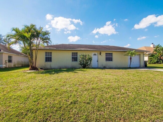 Building Photo - 1190 SE Puritan Ln
