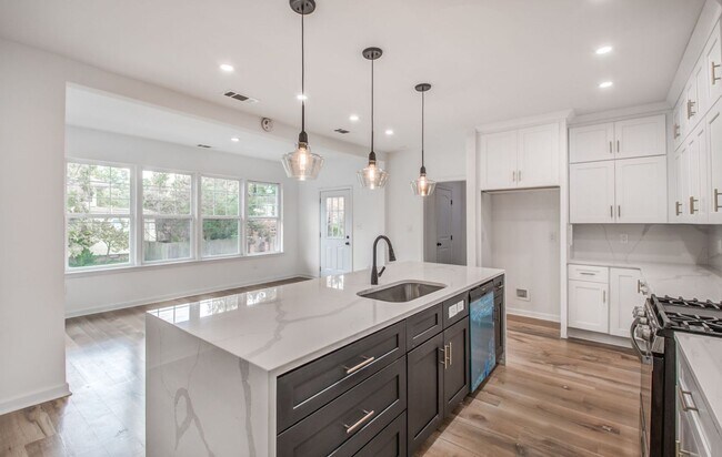 Building Photo - Elegant Midtown Memphis Single-Family Home for Lease