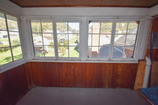 Building Photo - Large Home in Loganton with 1 Car Garage!