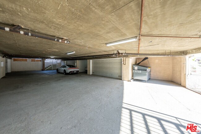 Building Photo - 2256 Montrose Ave