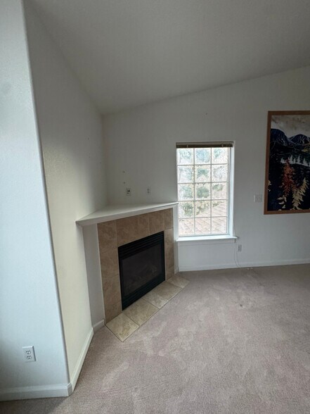 Building Photo - 1840 N Monte Vista Dr