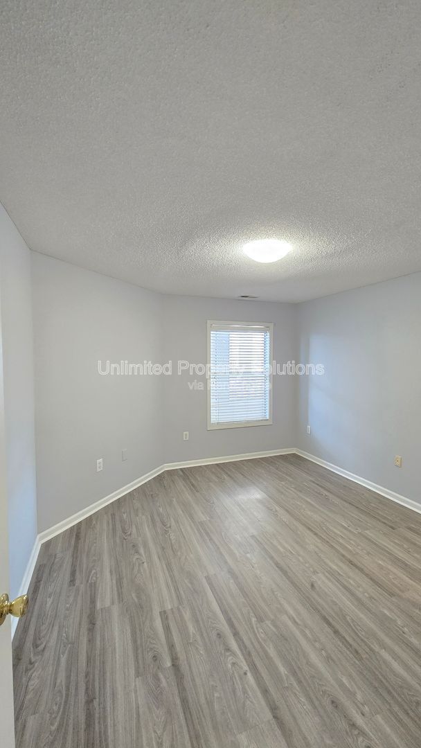 Building Photo - 4156 Breezewood Dr