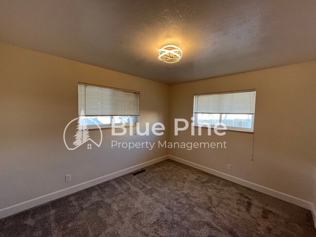 Building Photo - 315 Evans Ave