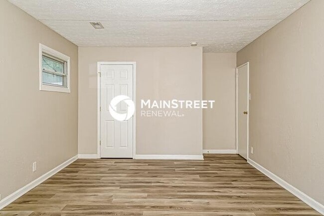 Building Photo - 3 Bedroom Pet-Friendly Home in Indianapoli...