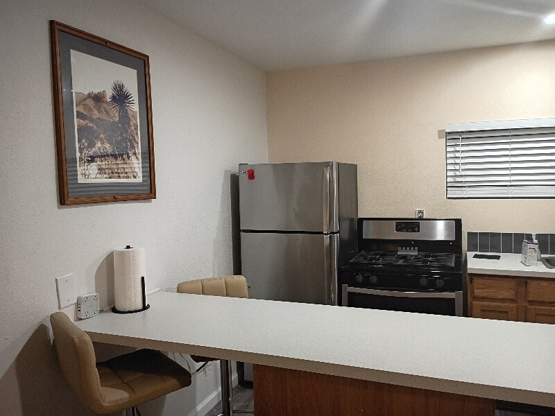 Building Photo - 739 Daisy Dr