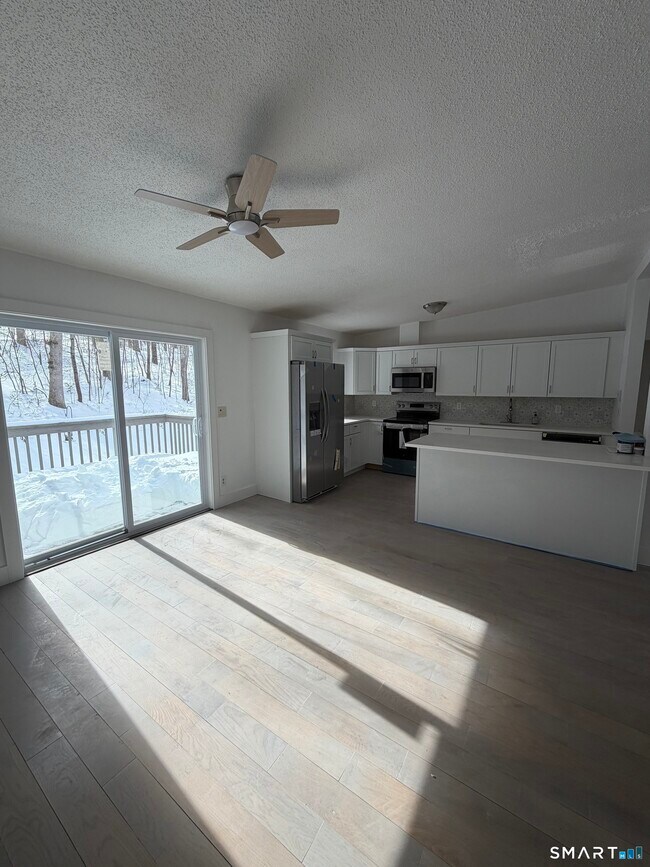 Building Photo - 410 Old Tolland Turnpike