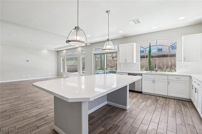 Building Photo - 5947 Rockway Glen Ave