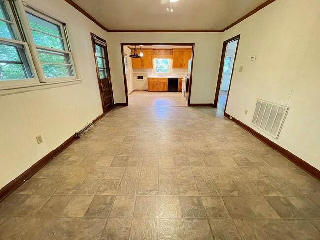 Building Photo - Spacious 3 bedroom home in wonderful Chape...