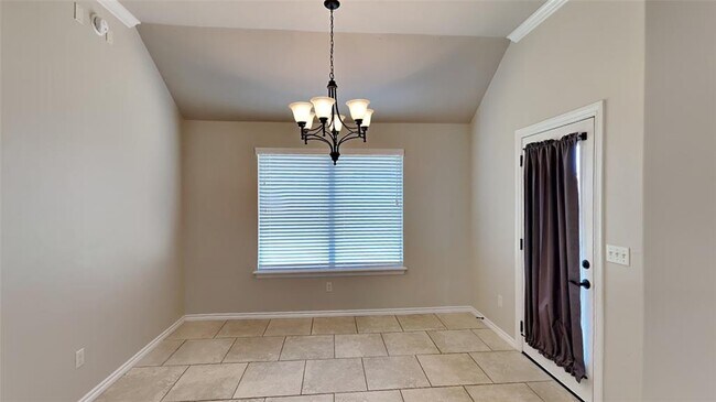 Building Photo - 725 Dusty Trail