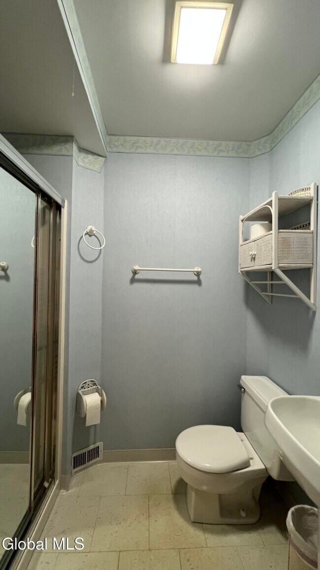 Building Photo - 275 Bloomingrove Dr