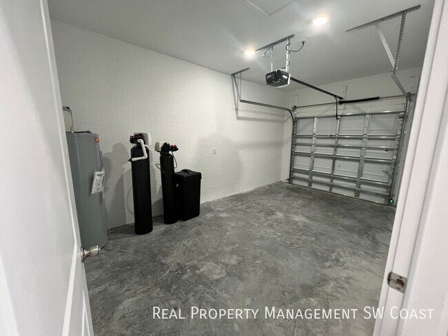 Building Photo - 1263 Hillcrest St E