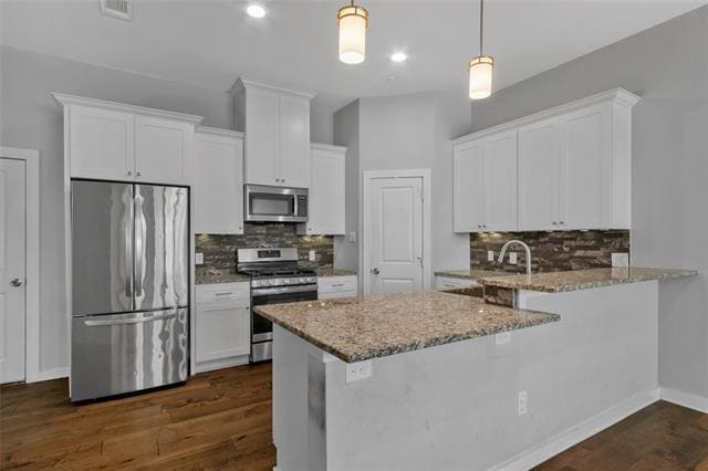 Building Photo - 5979 Rivendell Dr