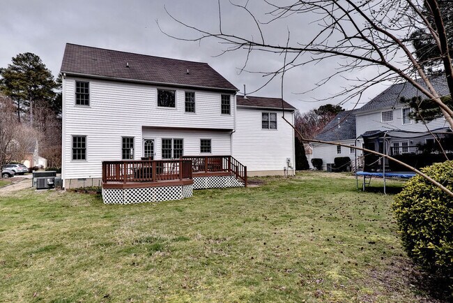 Building Photo - Spacious and Updated Yorktown Home
