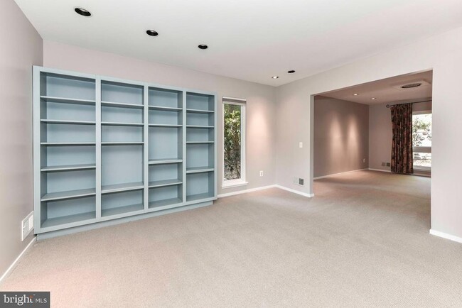 Building Photo - 3318 Mantua Dr