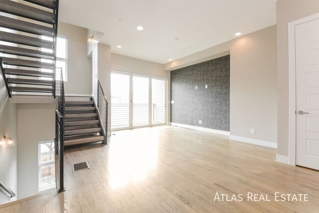 Building Photo - 2121 N Marion St