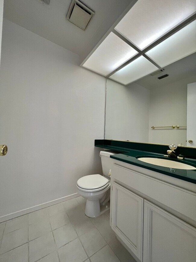 Building Photo - Three Bedroom Napa Condo on River Walk