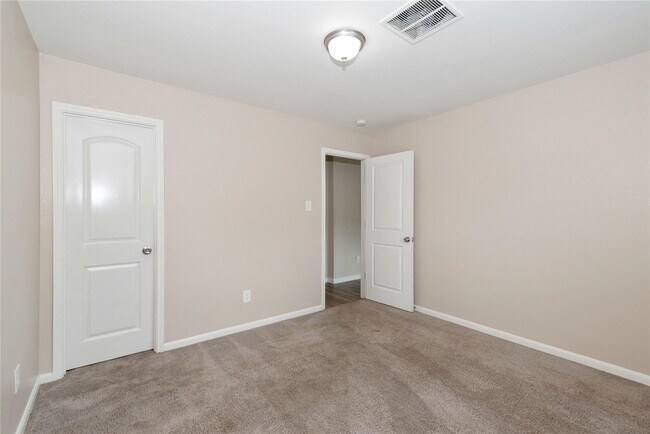 Building Photo - 15621 Briar Forest Dr