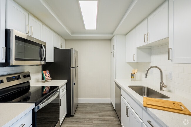 Interior Photo - Avia McCormick Ranch