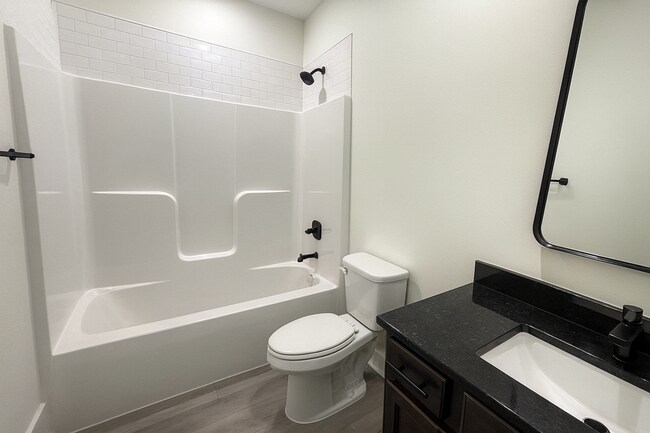 Building Photo - 5204/06 S Chase Cir
