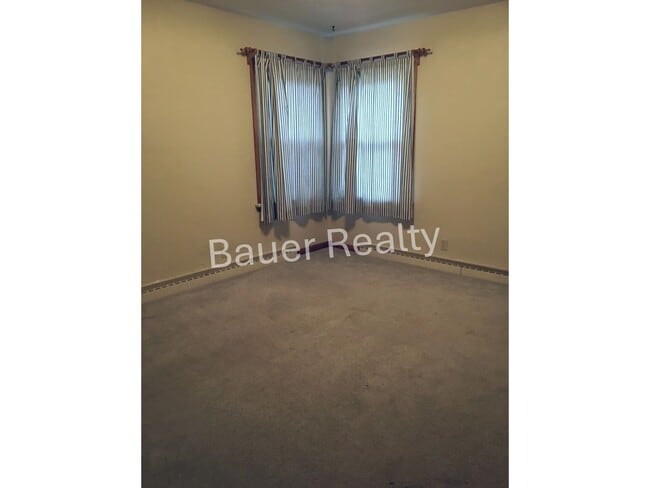 Building Photo - Three Bedroom, Southside Ashland