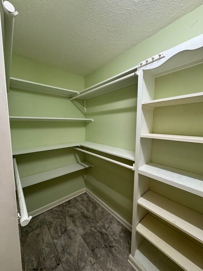 Building Photo - Steps from the Tee—Your Golf Course Home A...