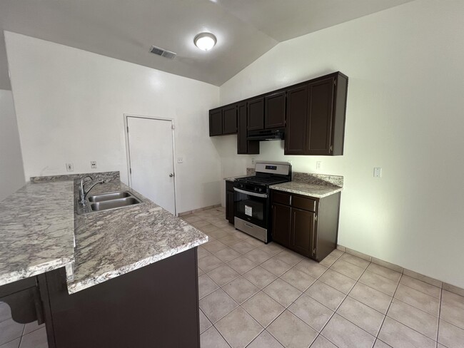 Building Photo - 321 Reynosa Ave