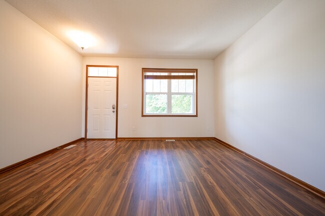 Building Photo - 1814 Spring Creek Dr