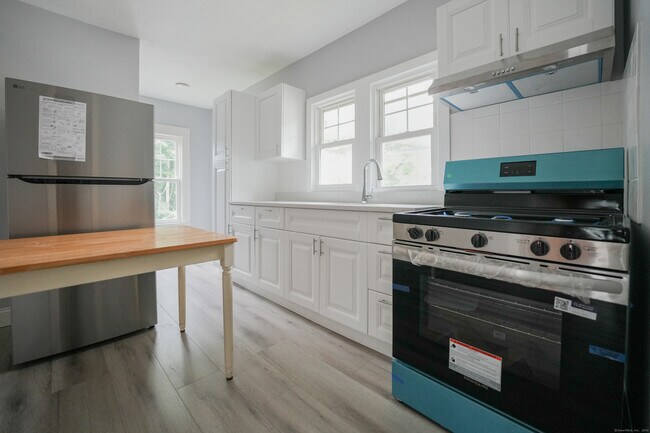 Building Photo - 519 3rd Ave