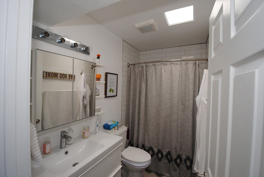 Unit B - 425 W Colter St