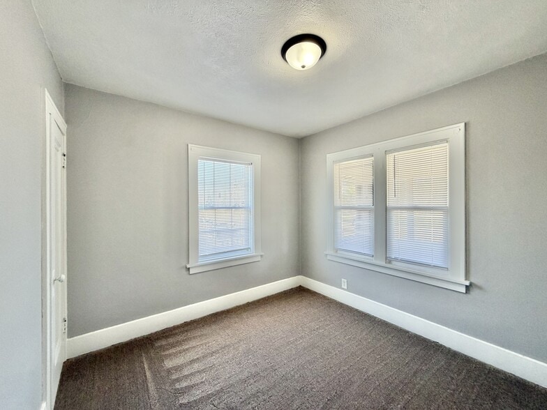 Building Photo - 1212 Center Ave