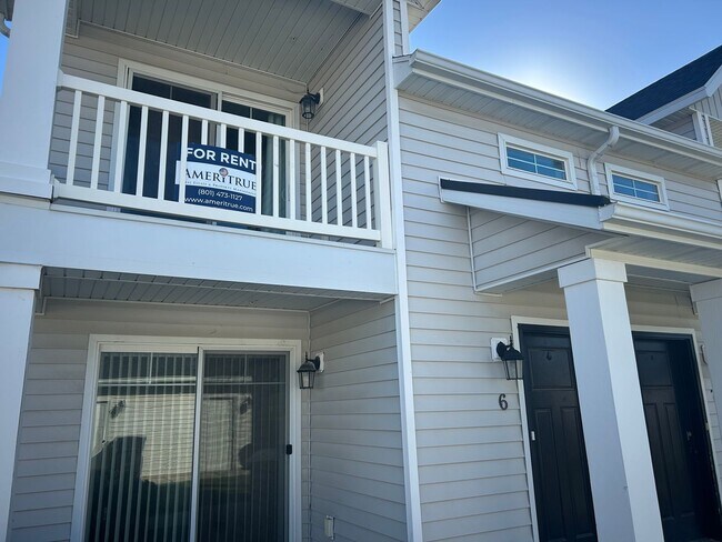 Building Photo - 3  Bedroom 2 Bathroom Condo in Springville!