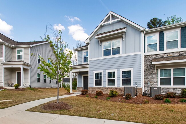 Building Photo - Charming 3BR End-Unit Townhome in Wake Forest!