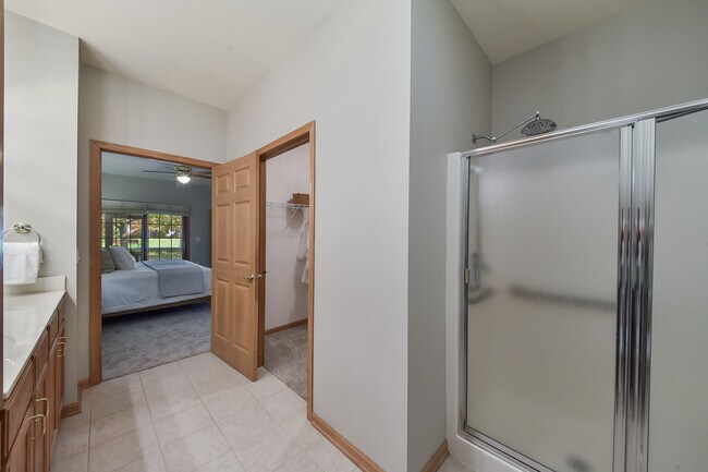 Building Photo - 385 Delnor Glen Dr