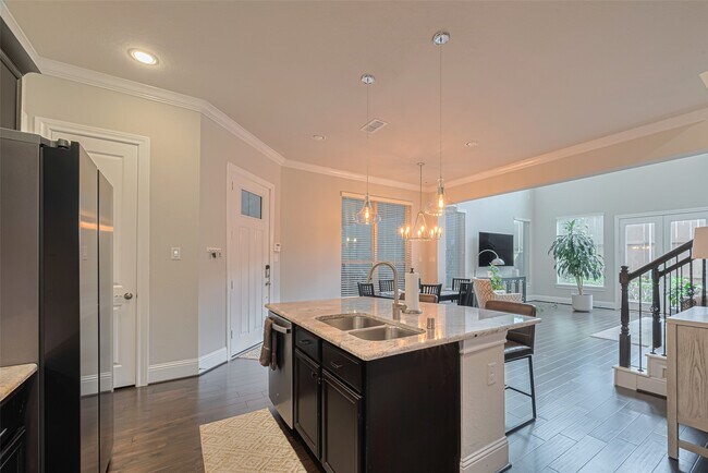 Building Photo - 8418 Oak Leaf Point Dr