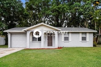 Building Photo - 3 Bedroom Pet-Friendly Home in SARASOTA, FL with Main Street Renewal