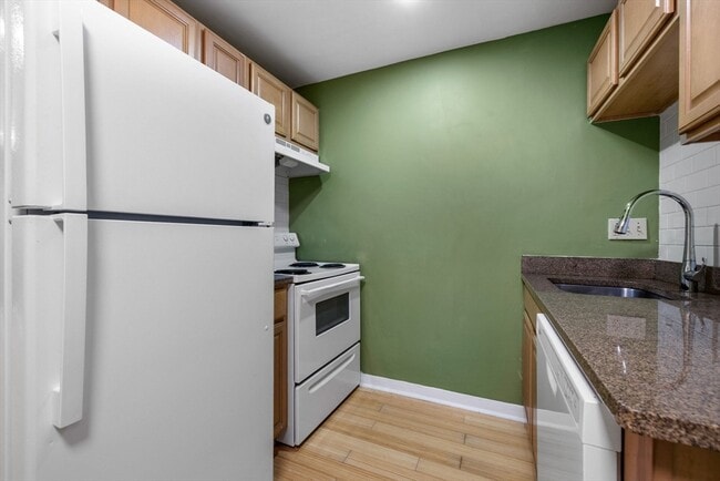 Building Photo - 116 Sycamore St