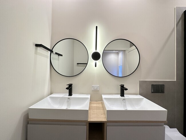 Building Photo - 6340 W Belmont Ave