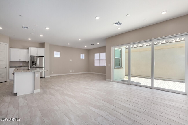 Building Photo - 4133 E Las Colinas Dr