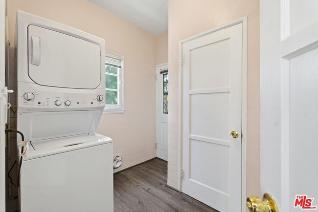 Building Photo - 1873 Midvale Ave