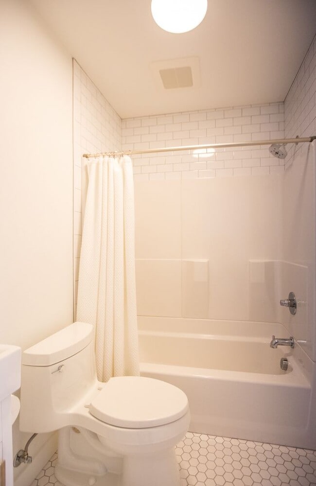 Building Photo - Detached above Garage Studio Available in SE - Brooklyn Neighborhhod